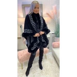 NWT beautiful wrap coat with faux fur trim one size